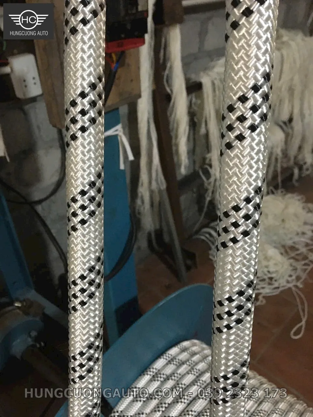Cận cảnh cấu trúc sợi dây dù polyester cường lực bện chắc, phù hợp nội dung “Dây Dù Bông Và Polyester Khác Nhau Thế Nào”
