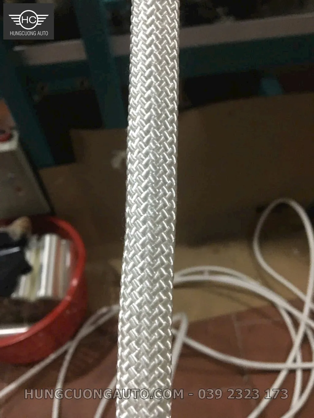 Cận cảnh cấu trúc sợi dây dù polyester cường lực bện chắc, phù hợp nội dung “Cách Chọn Puly/Ròng Rọc Theo Đường Kính Dây Kéo Bạt”