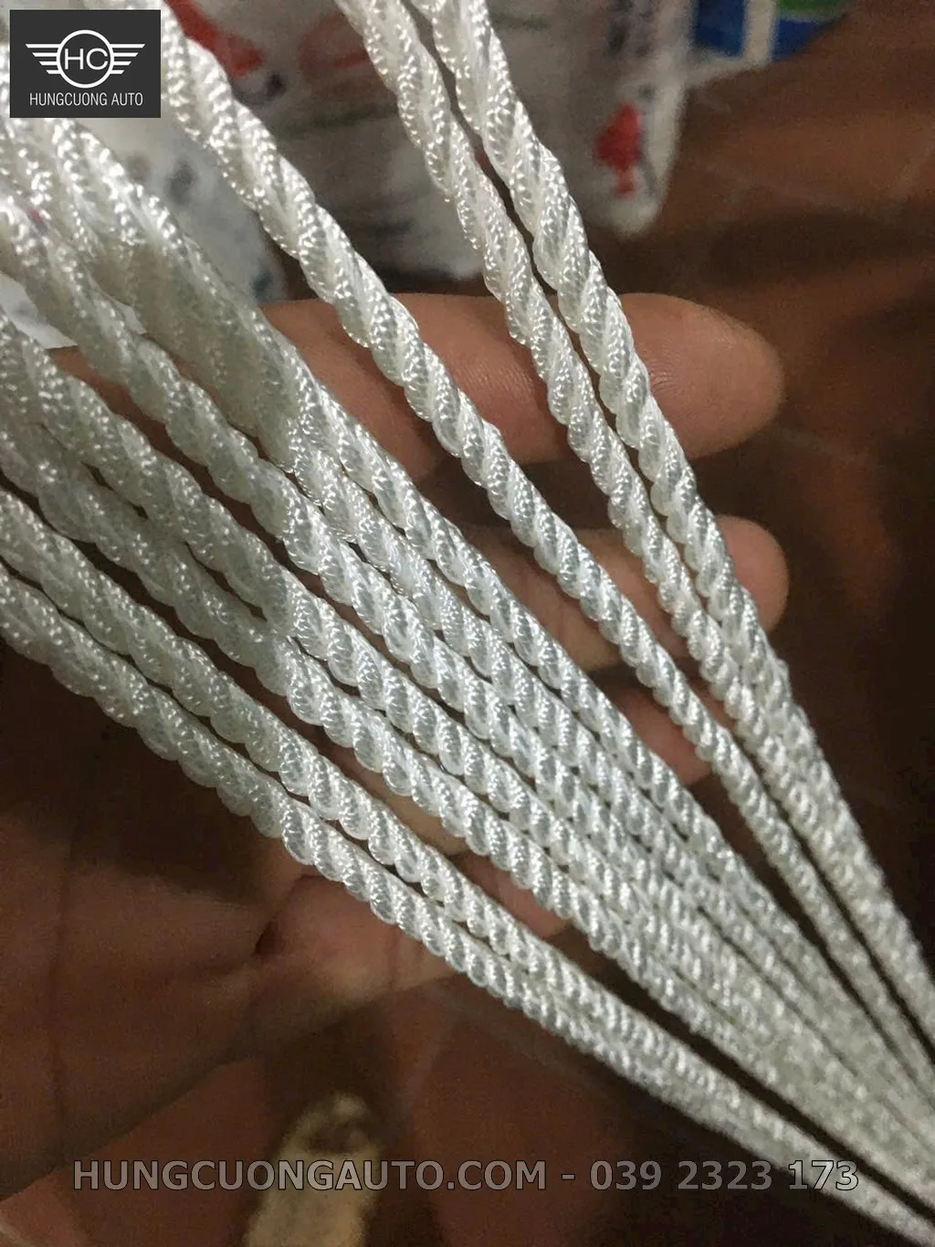 Cận cảnh cấu trúc sợi dây dù polyester cường lực bện chắc, phù hợp nội dung “Dây Dù Bông Và Polyester Khác Nhau Thế Nào”