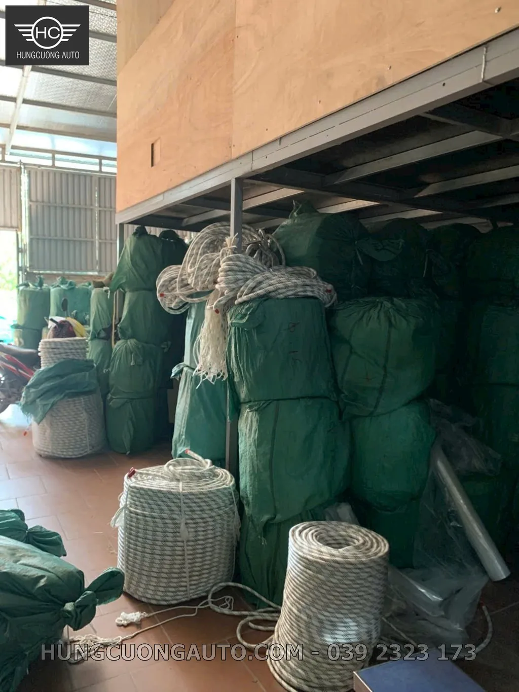 Cận cảnh cấu trúc sợi dây dù polyester cường lực bện chắc, phù hợp nội dung “Câu Hỏi Thường Gặp Về Dây Dù Kéo Bạt Phi 6–24”