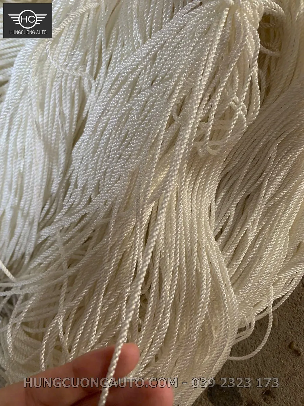Cận cảnh cấu trúc sợi dây dù polyester cường lực bện chắc, phù hợp nội dung “Dây Dù Chịu Tải Bao Nhiêu Cách Đọc Thông Số An Toàn”
