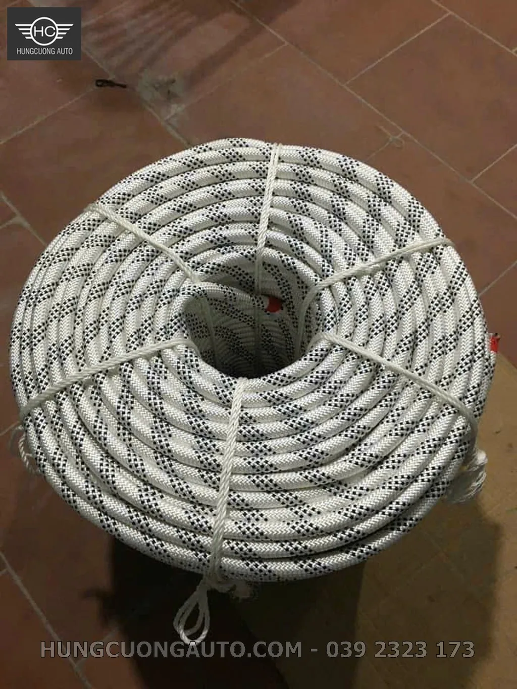 Cuộn dây polyester cường lực thực tế tại kho Hùng Cường Auto, phù hợp nội dung “Cách Tính Số Mét Dây Cho Mái Xếp Và Hệ Kéo Vòng Kín”