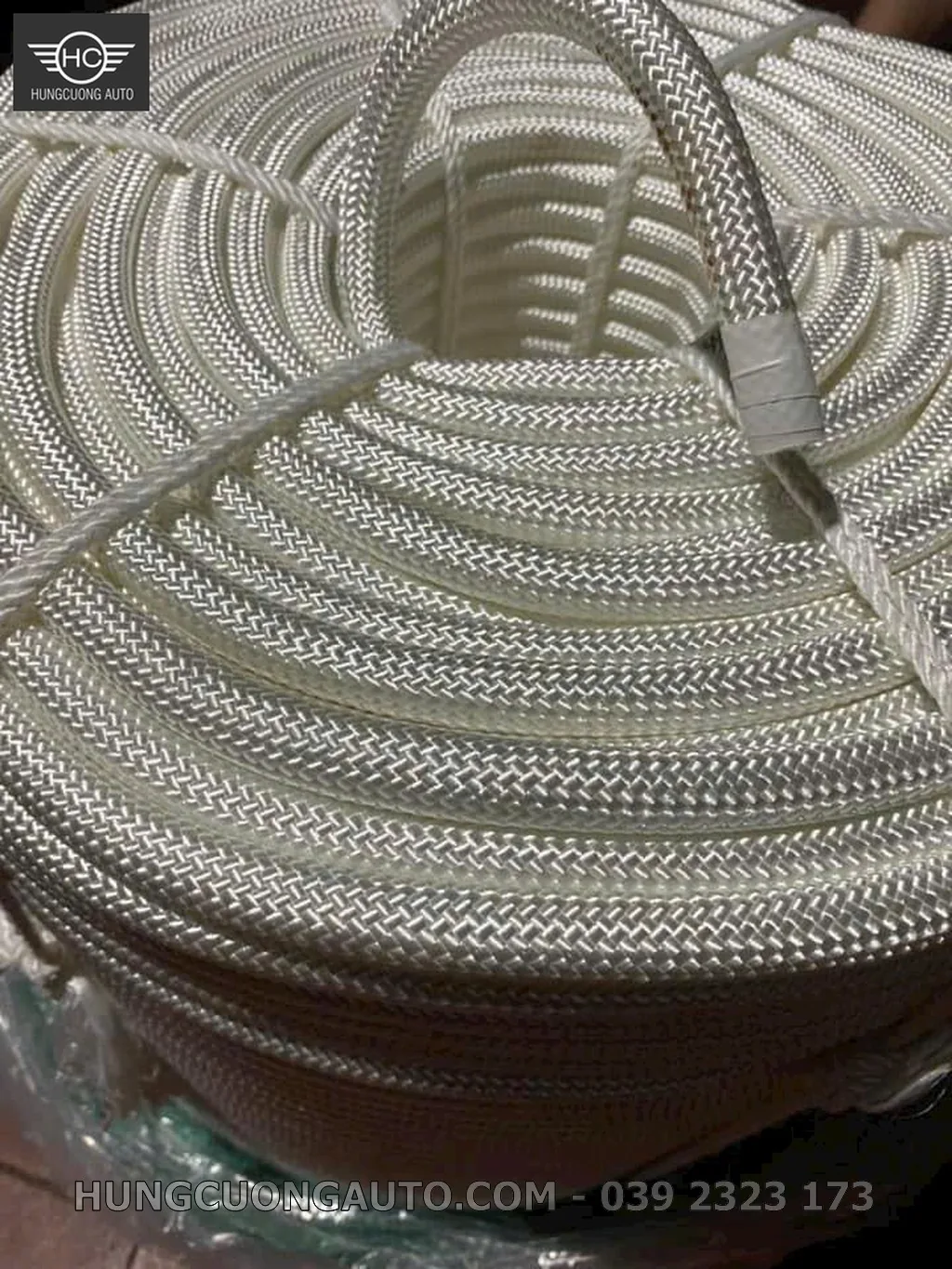 Cuộn dây polyester cường lực thực tế tại kho Hùng Cường Auto, phù hợp nội dung “Phụ Kiện Mái Xếp: Dây Kéo, Puly, Bánh Xe, Ray Và Motor”