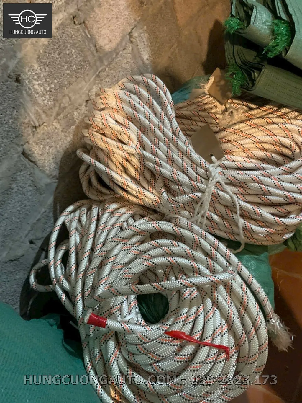 Dây polyester cường lực thực tế tại kho Hùng Cường Auto, phù hợp nội dung “Dây Dù Ngoài Trời Dùng Được Bao Lâu”