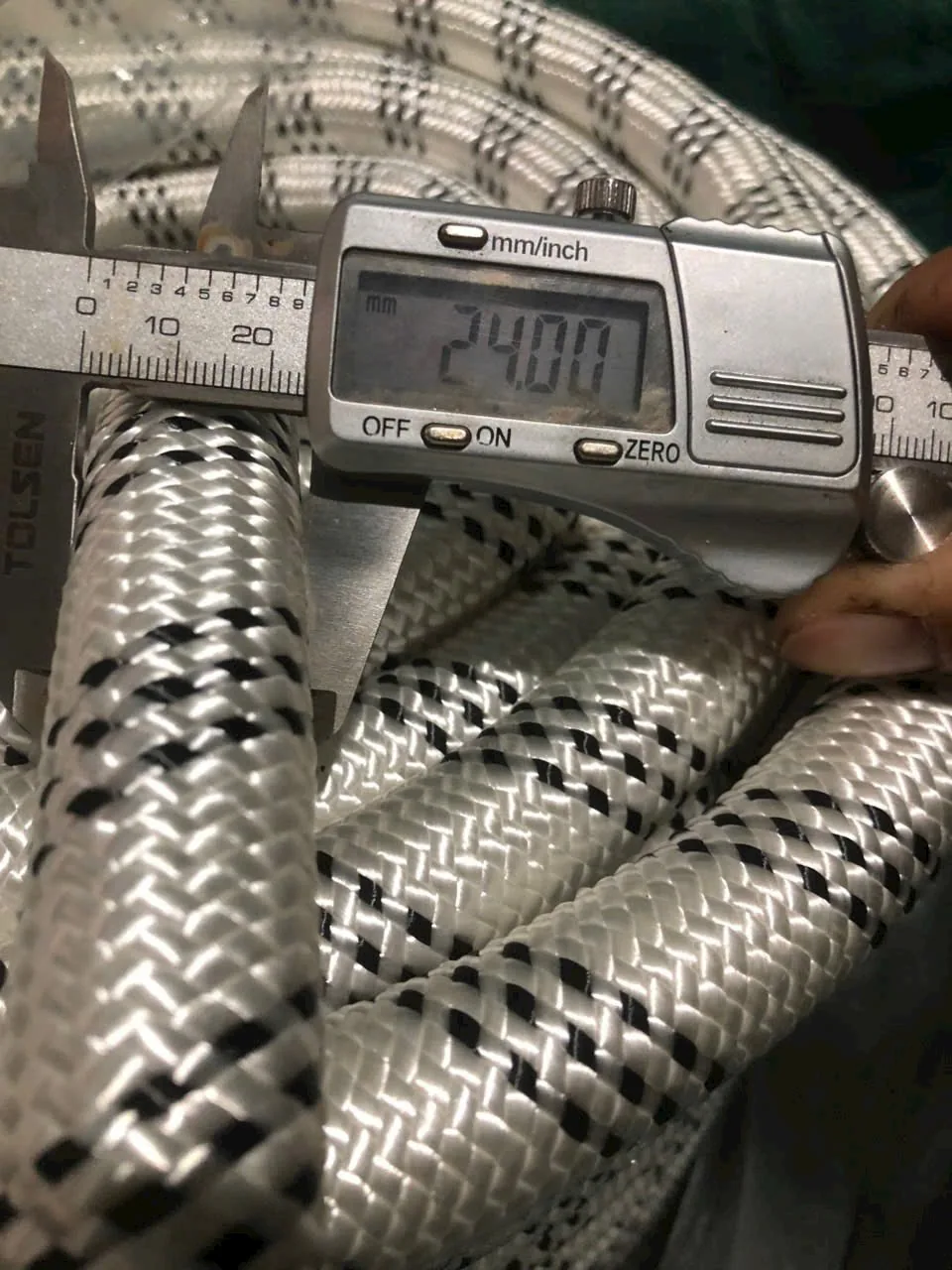 Dây polyester cường lực Phi 24 ảnh đo đúng 24 mm
