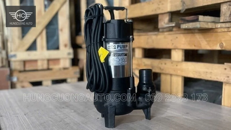 Bơm chìm HCP PUMP với dây điện cuộn ở phía bên