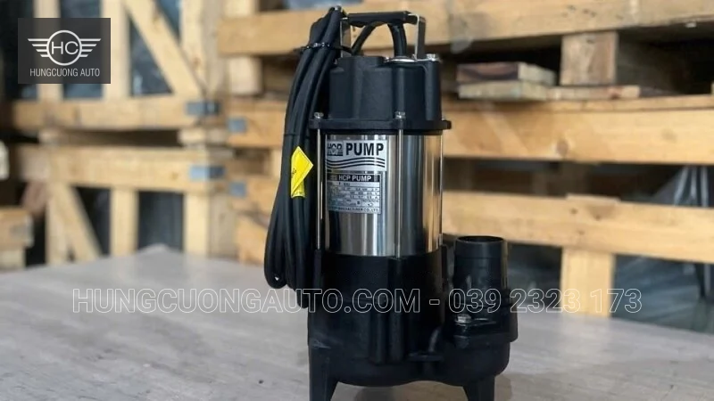 Mặt trước bơm chìm HCP PUMP và cửa xả bên hông