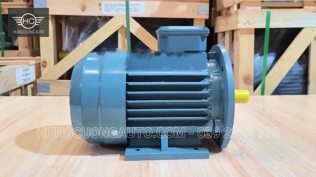 Mặt bên và các cánh tản nhiệt của động cơ điện 3 pha