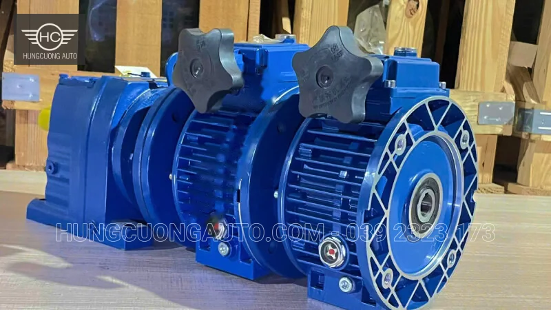 Hộp giảm tốc 3 cấp (2 UDL 0.8kW và 1 R47)