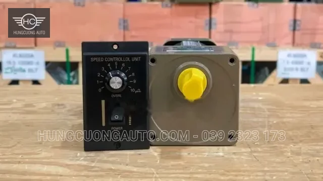 Mặt trước hộp giảm tốc mini và bộ điều chỉnh tốc độ