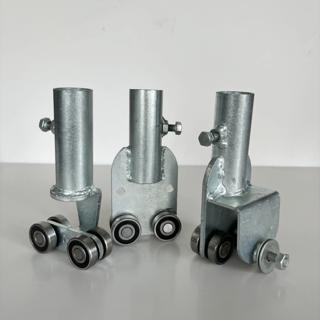 Ba kiểu cụm con lăn xô bạt xe tải đặt cạnh nhau