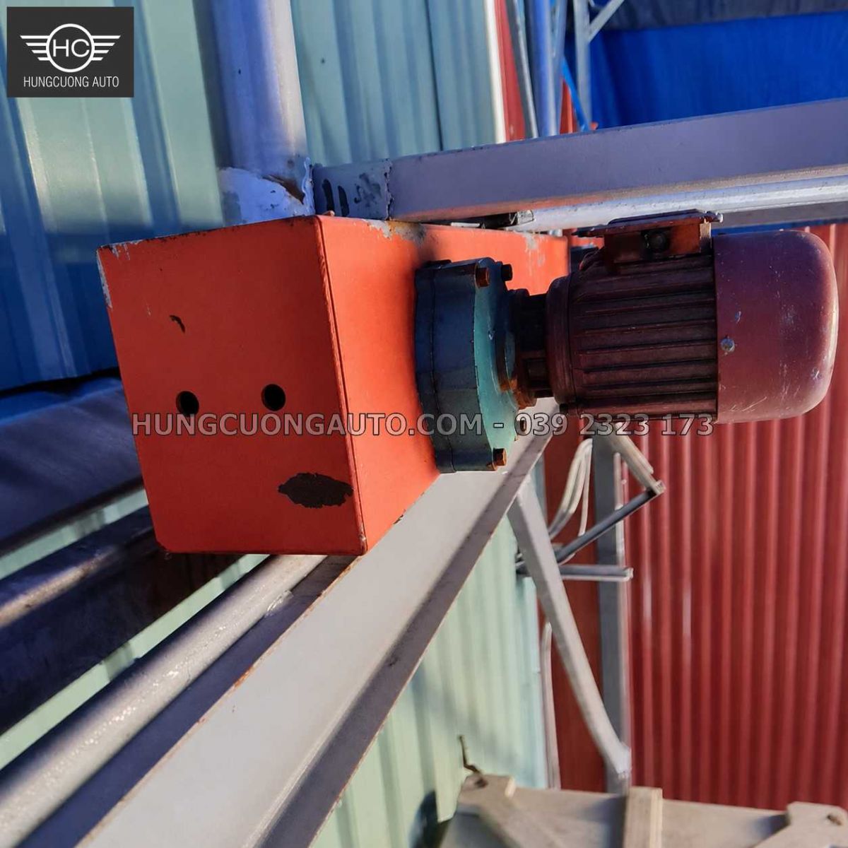 Motor và hộp truyền động mái khung giàn Zongshen