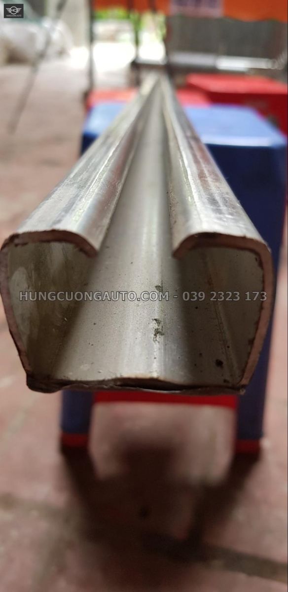 Lòng ray và hai mép gấp nhìn từ đầu thanh, ảnh tham chiếu hình dạng