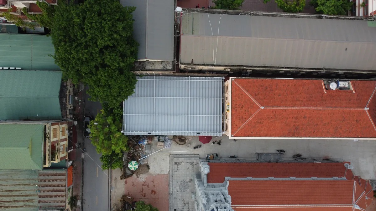 Mái bạt xếp bố trí trong khuôn viên nhà thờ tại Hà Đông.
