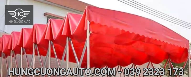 Chi tiết nếp bạt đỏ và phần trên các thanh giằng khi mái thu gọn