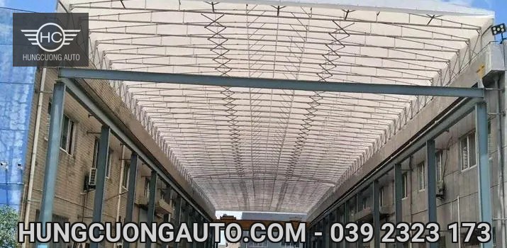 Overhead canopy trusses between two buildings