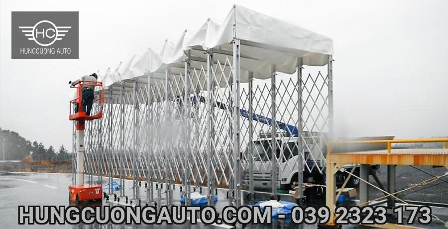 Lắp dựng khung xếp và bạt bằng xe nâng người