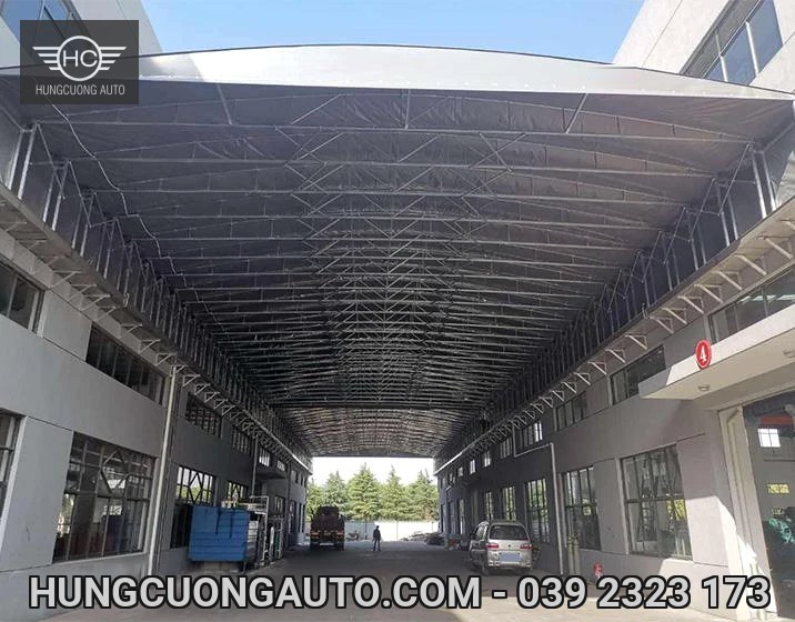 Mái bạt khung giàn che lối đi giữa hai dãy nhà xưởng