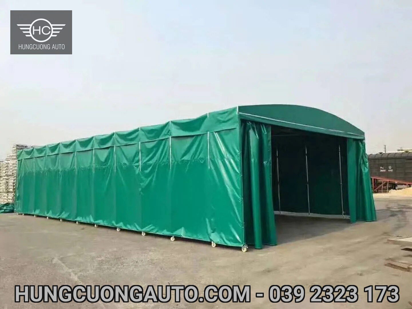 Nhà bạt di động màu xanh với vách bao kín