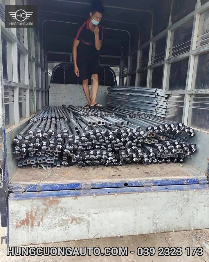 Canopy frame members and wheels loaded on a vehicle