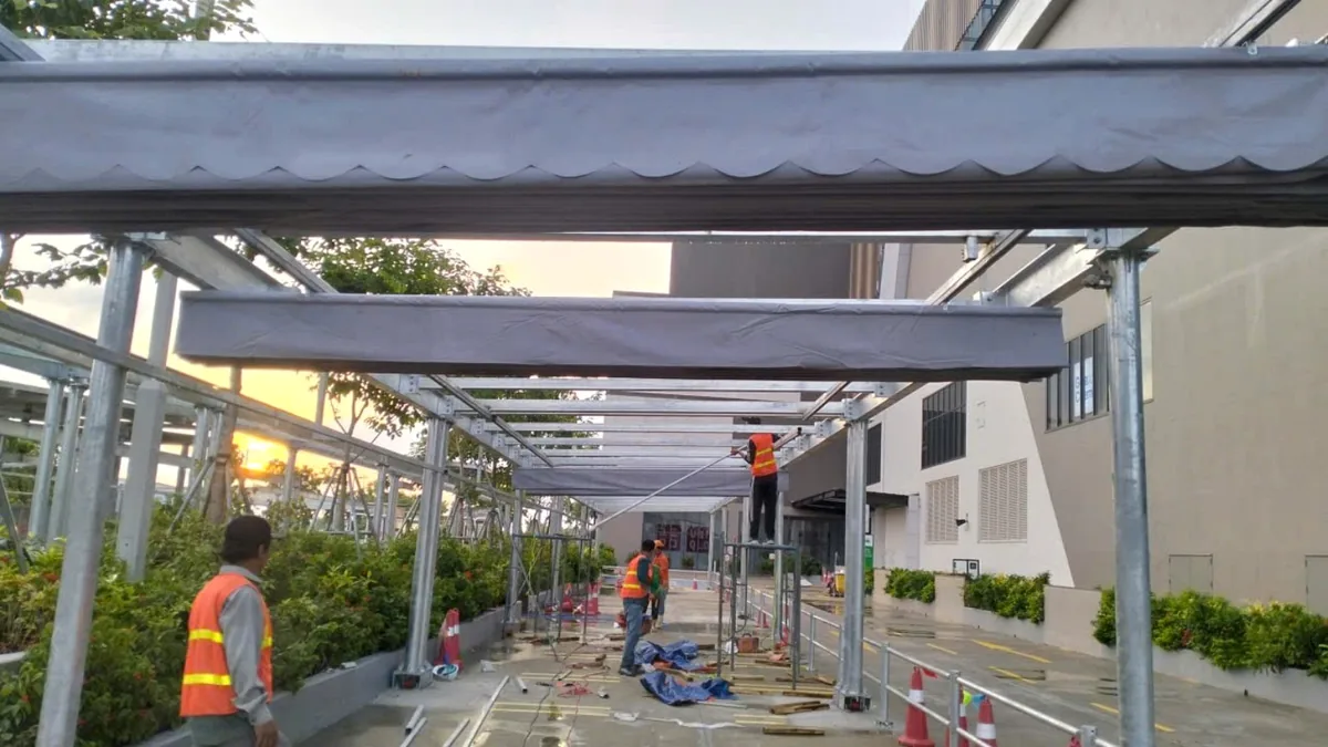 Lắp đặt bạt xếp trên hệ khung thép mạ kẽm