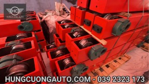 Dầm chuyển động dài 2,4 m dẫn động 4 motor 0,8 kW, vỏ nhôm